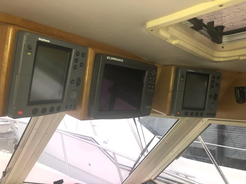 Slide: The Image of Control panel of a 2000 Albin 35 Tournament Express boat with navigation screens. - 25