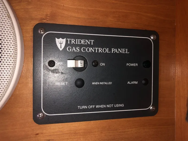 Slide: The Image of Trident gas control panel on 2000 Albin 35 Tournament Express boat. - 31