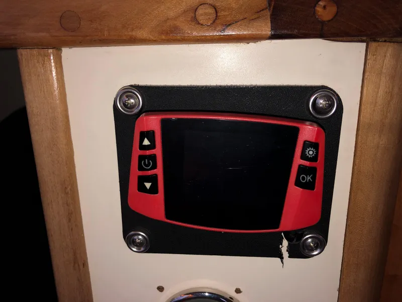 Slide: The Image of Control panel on a 2000 Albin 35 Tournament Express boat dashboard. - 32