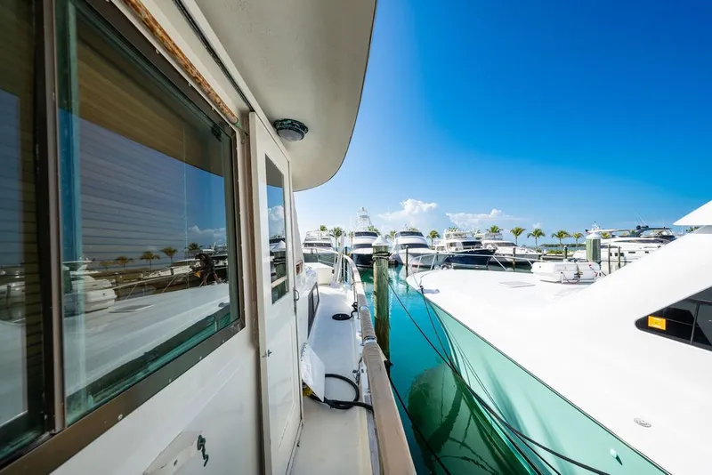 Slide: The Image of Hatteras 58 Yacht Fish 1979 - 26