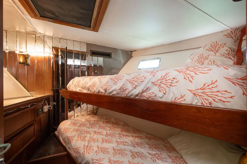 Slide: The Image of Hatteras 58 Yacht Fish 1979 - 31