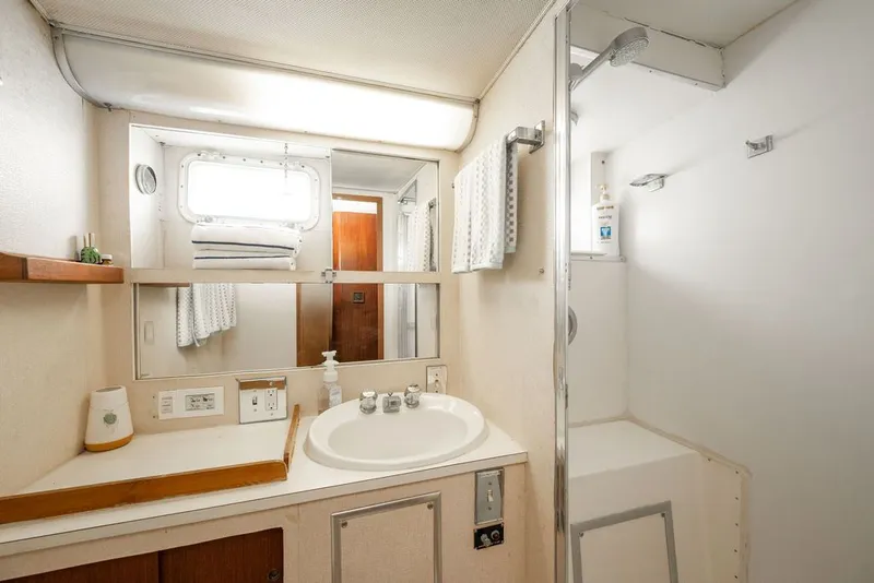 Slide: The Image of Hatteras 58 Yacht Fish 1979 - 39