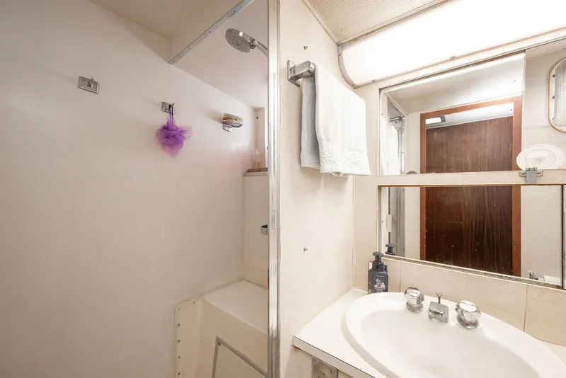 Slide: The Image of Hatteras 58 Yacht Fish 1979 - 41