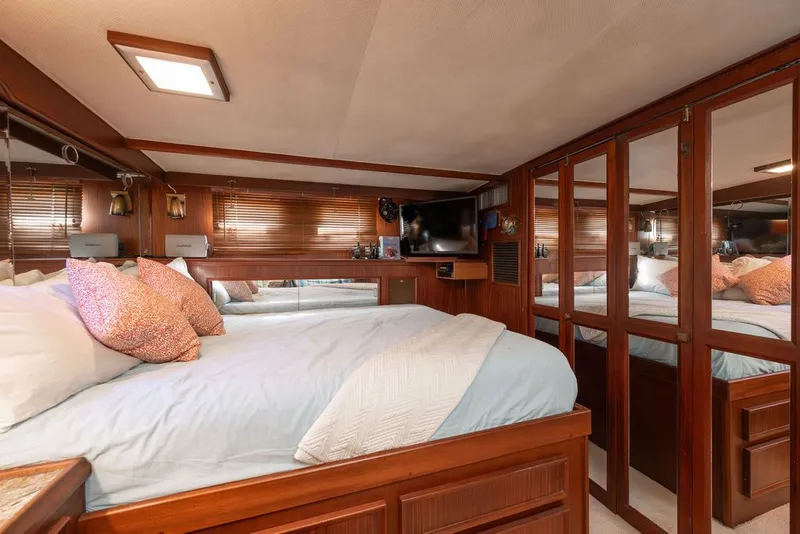 Slide: The Image of Hatteras 58 Yacht Fish 1979 - 43