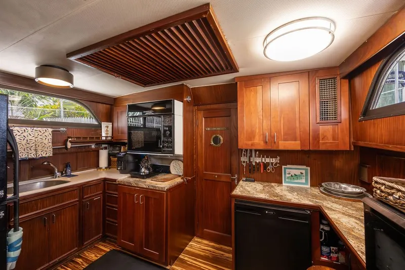 Slide: The Image of Hatteras 58 Yacht Fish 1979 - 54