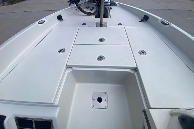 Slide: The Image of 2013 Ranger Z518 Intracoastal boat deck with storage compartments and clean design. - 13