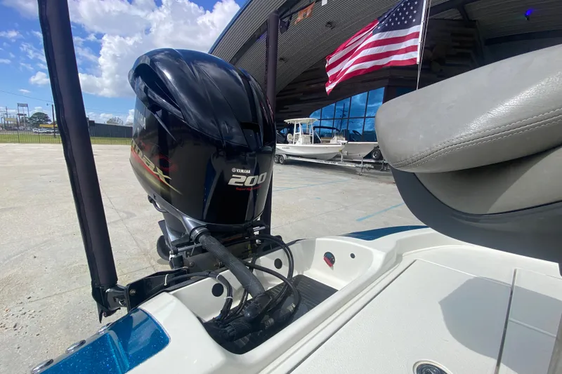 Slide: The Image of 2013 Ranger Z518 Intracoastal boat with Yamaha 200 engine, American flag in background. - 19