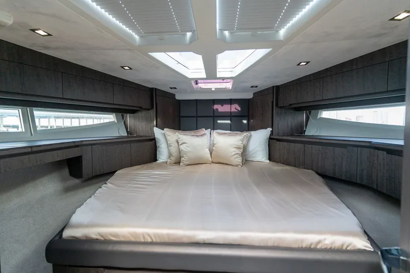 Slide: The Image of Galeon 47 Sky 2023 - 14