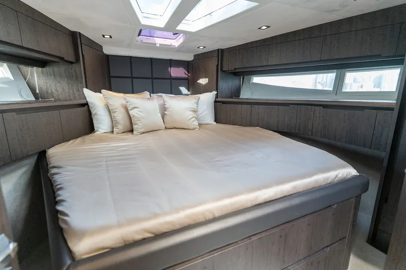 Slide: The Image of Galeon 47 Sky 2023 - 15