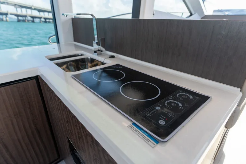 Slide: The Image of Galeon 47 Sky 2023 - 28