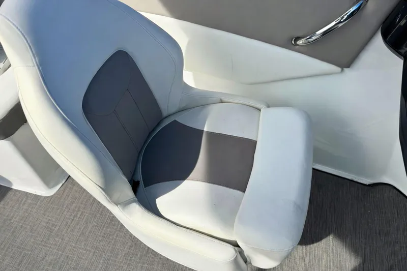 Slide: The Image of 2021 Four Winns HD1 OB boat seat, white and gray upholstery, modern design. - 15