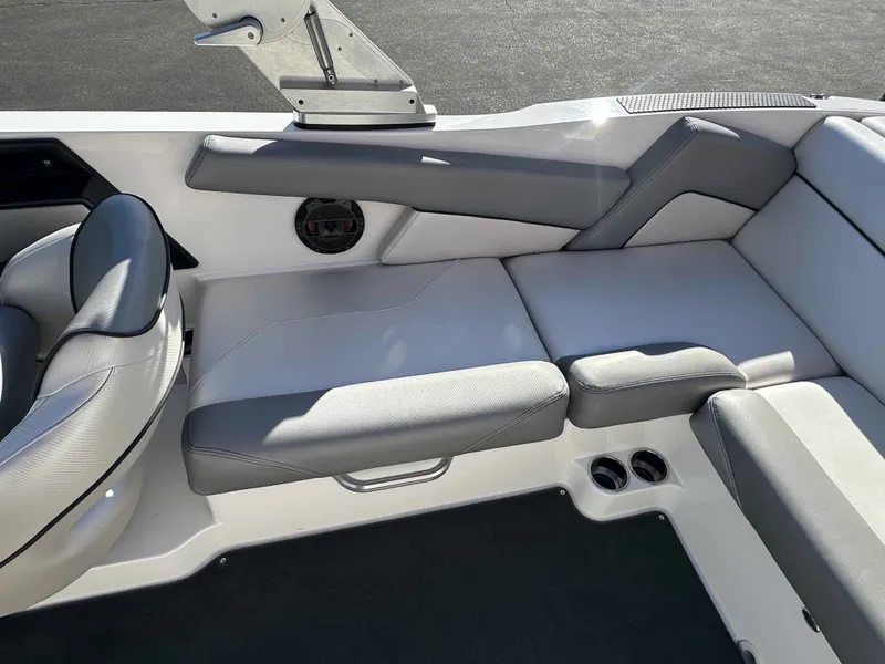Slide: The Image of MasterCraft NXT22 2018 - 12