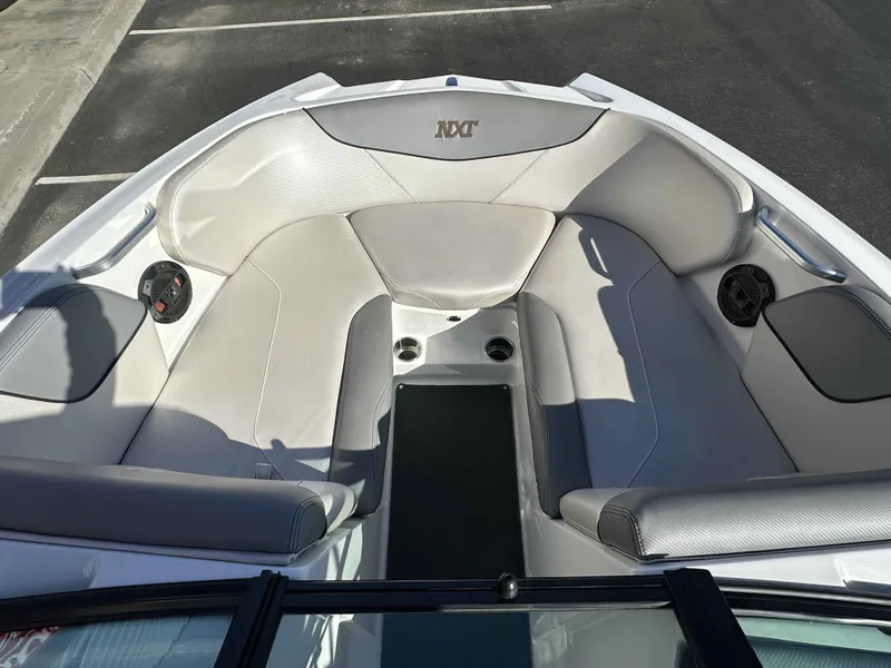 Slide: The Image of MasterCraft NXT22 2018 - 16