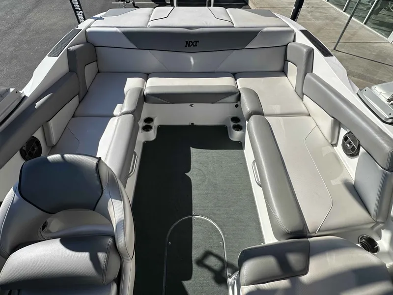 Slide: The Image of MasterCraft NXT22 2018 - 17