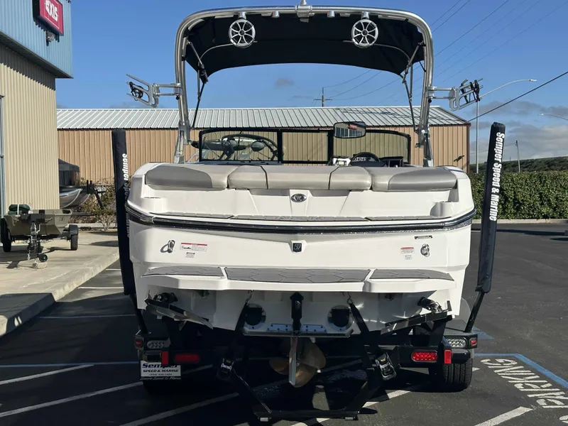 Slide: The Image of MasterCraft NXT22 2018 - 4