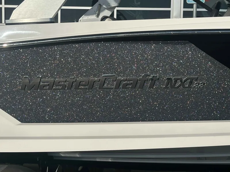 Slide: The Image of MasterCraft NXT22 2018 - 6