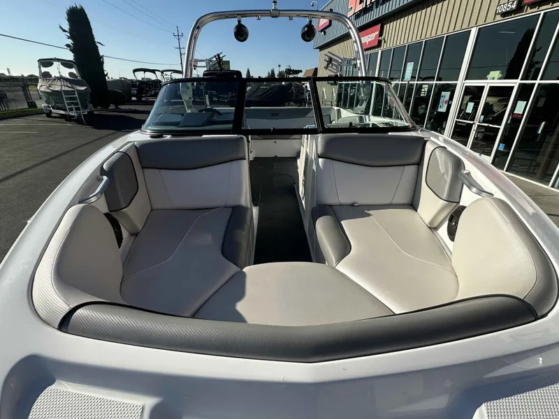 Slide: The Image of MasterCraft NXT22 2018 - 7