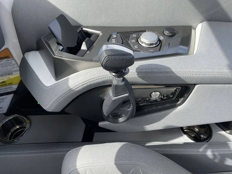 Slide: The Image of Nautique Paragon 25 2026 - 16