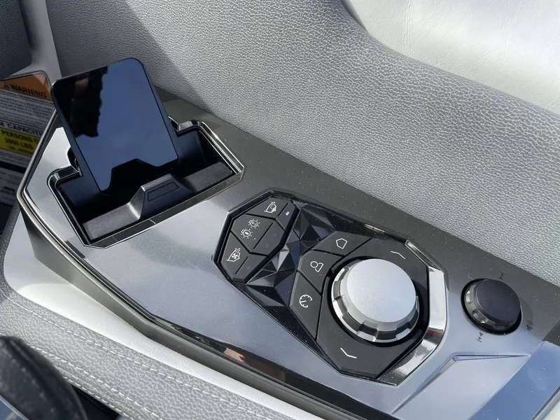 Slide: The Image of Nautique Paragon 25 2026 - 25