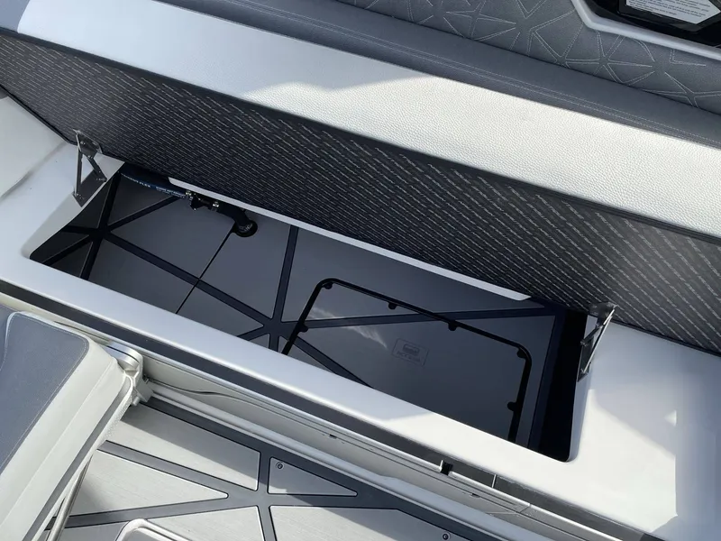 Slide: The Image of Nautique Paragon 25 2026 - 27