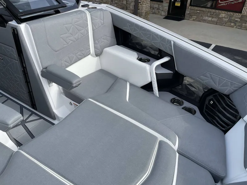 Slide: The Image of Nautique Paragon 25 2026 - 29