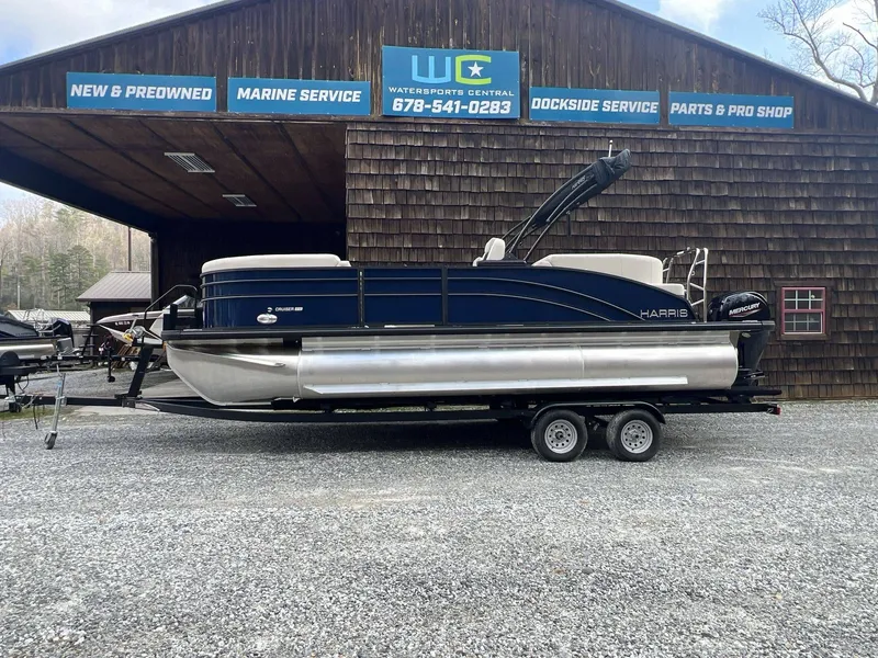 Slide: The Image of Harris Cruiser 210 2026 - 16