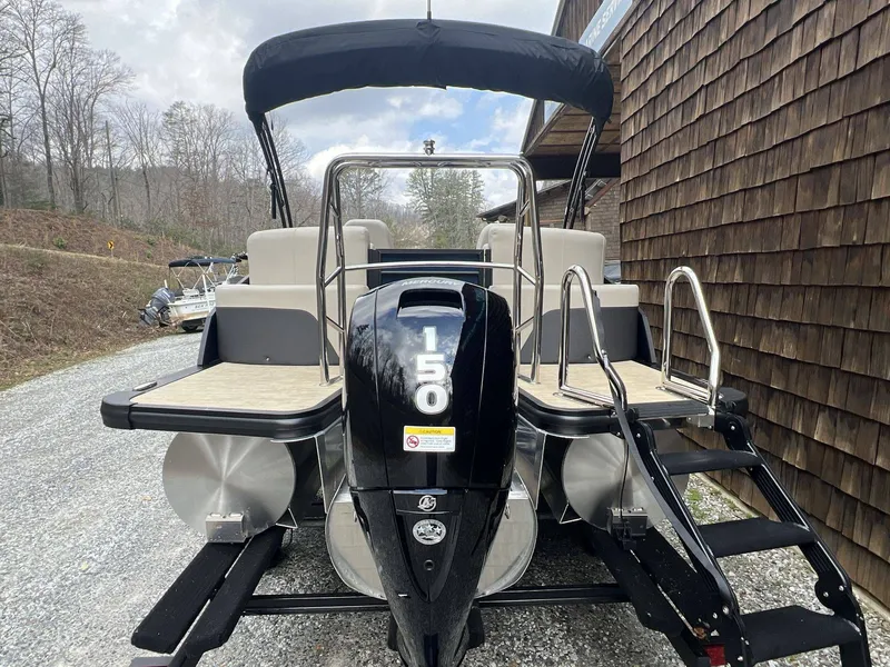 Slide: The Image of Harris Cruiser 210 2026 - 19