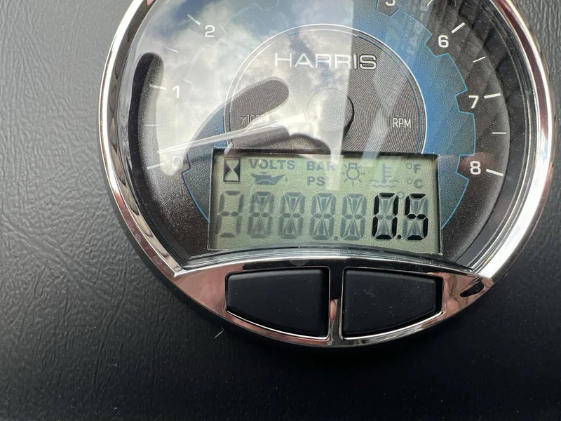 Slide: The Image of Harris Cruiser 210 2026 - 20