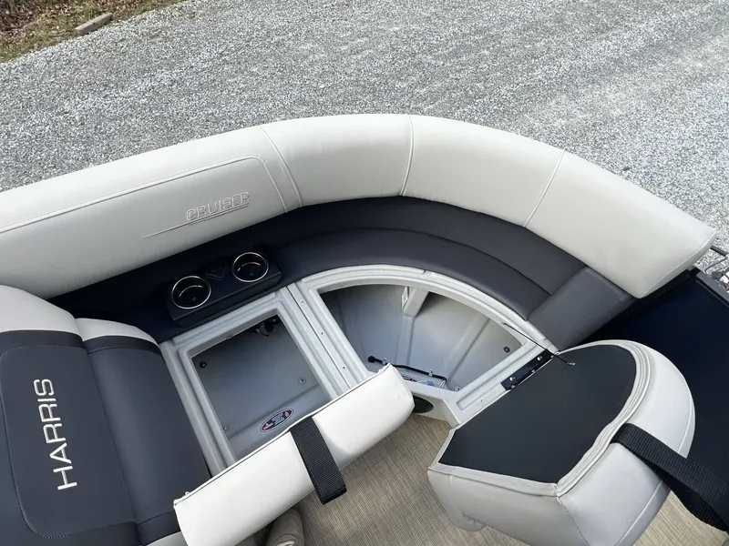 Slide: The Image of Harris Cruiser 210 2026 - 21