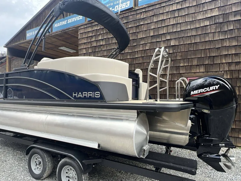 Slide: The Image of Harris Cruiser 210 2026 - 3