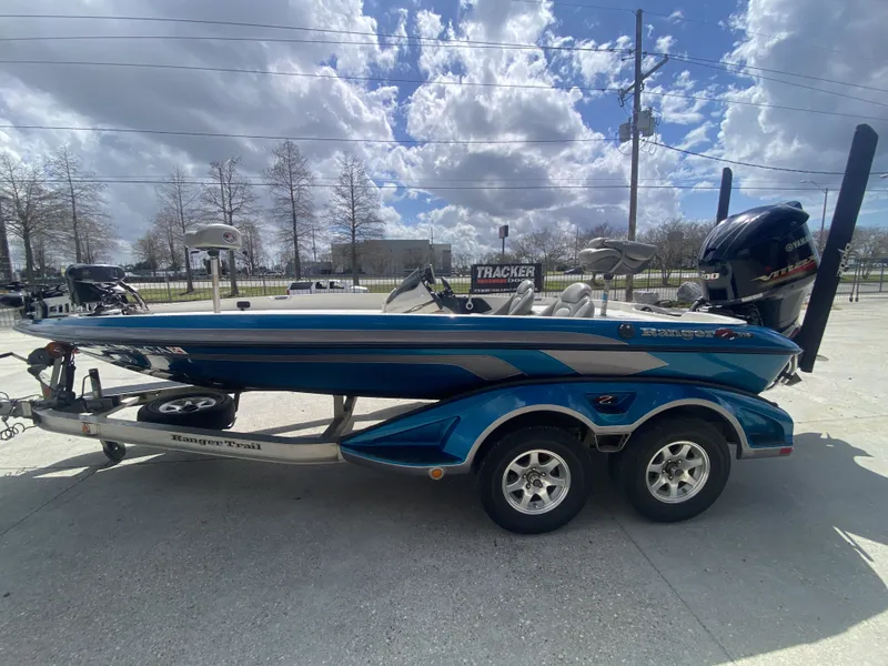 Slide: The Image of 2013 Ranger Z518i Intercoastal boat on trailer, side view. - 17