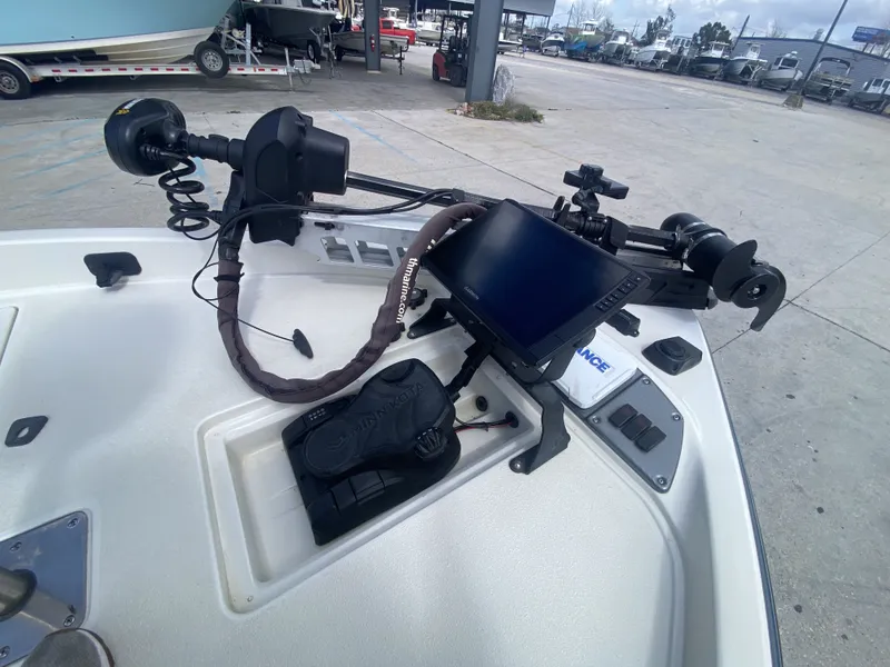 Slide: The Image of 2013 Ranger Z518i Intercoastal boat with electronics and controls. - 18