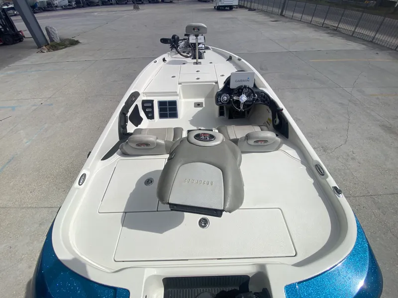 Slide: The Image of 2013 Ranger Z518i Intercoastal boat with steering console and Garmin device. - 20