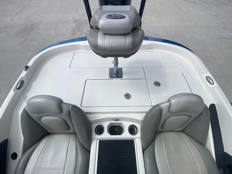 Slide: The Image of Interior of a 2013 Ranger Z518i Intercoastal boat with gray seats. - 21
