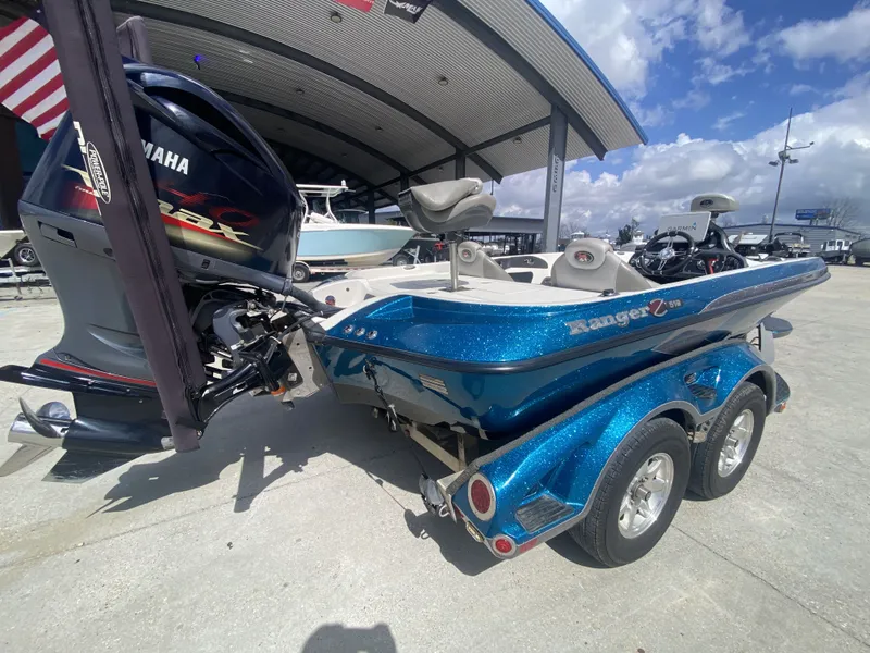 Slide: The Image of 2013 Ranger Z518i Intercoastal boat with Yamaha engine. - 3