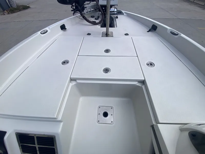 Slide: The Image of Deck of a 2013 Ranger Z518i Intercoastal boat. - 7