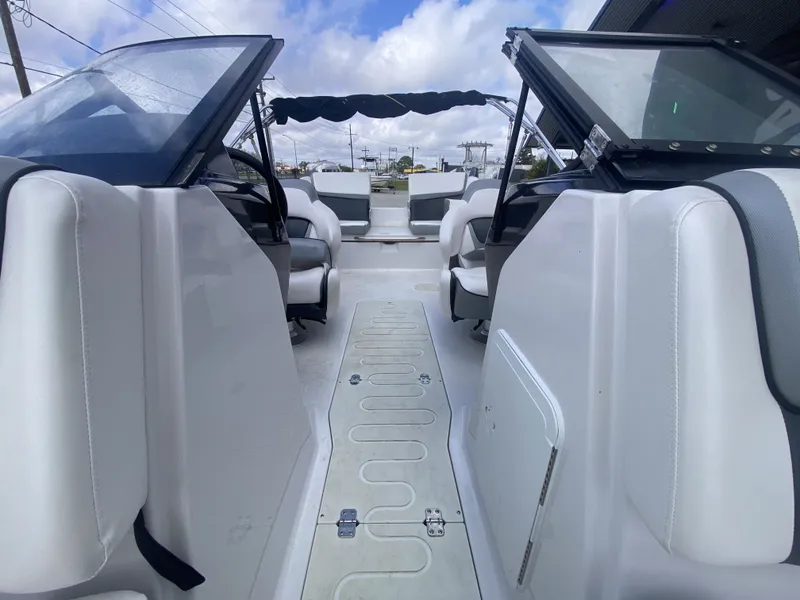 Slide: The Image of Scarab 215 G 2018 - 12