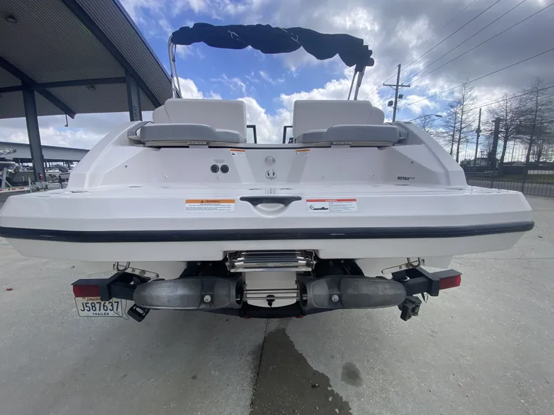 Slide: The Image of Scarab 215 G 2018 - 15