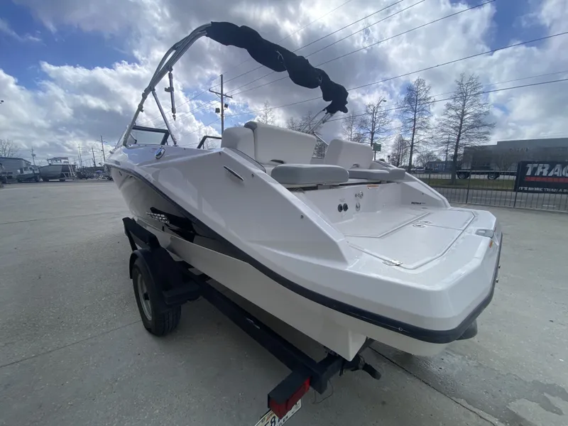 Slide: The Image of Scarab 215 G 2018 - 16