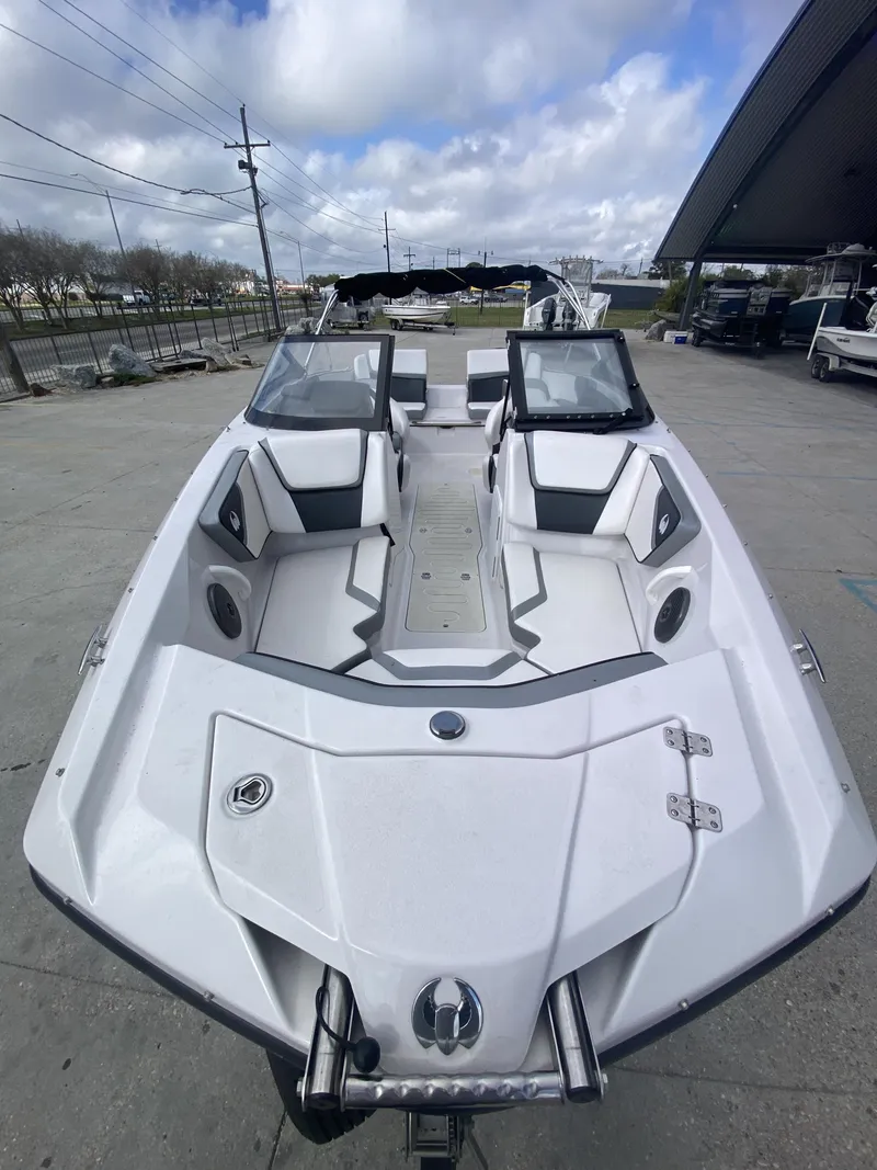 Slide: The Image of Scarab 215 G 2018 - 6