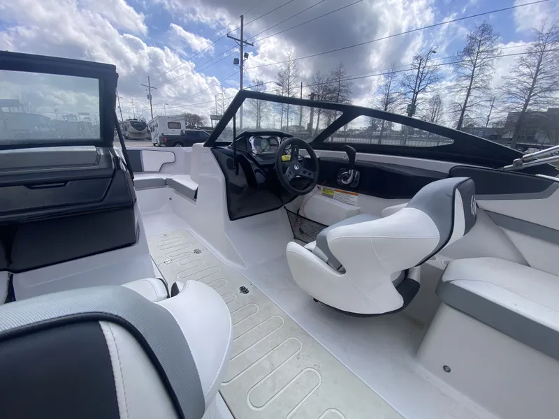 Slide: The Image of Scarab 215 G 2018 - 9