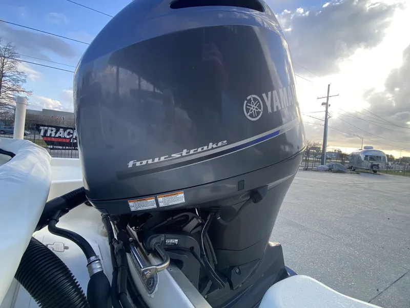 Slide: The Image of NauticStar 215 XTS 2018 - 12