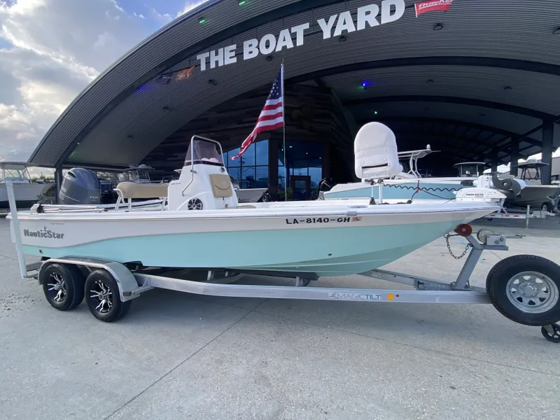 Slide: The Image of NauticStar 215 XTS 2018 - 13