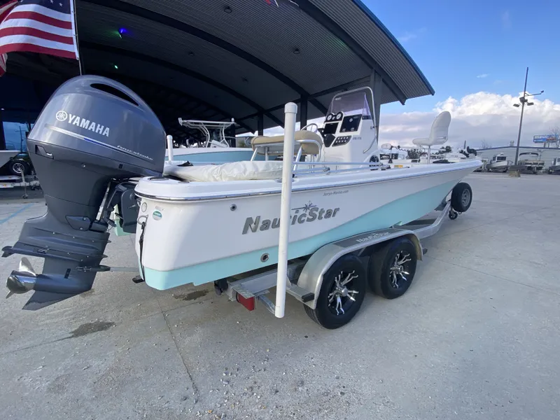 Slide: The Image of NauticStar 215 XTS 2018 - 14