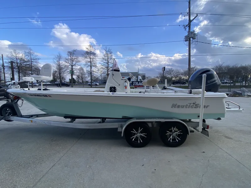 Slide: The Image of NauticStar 215 XTS 2018 - 3