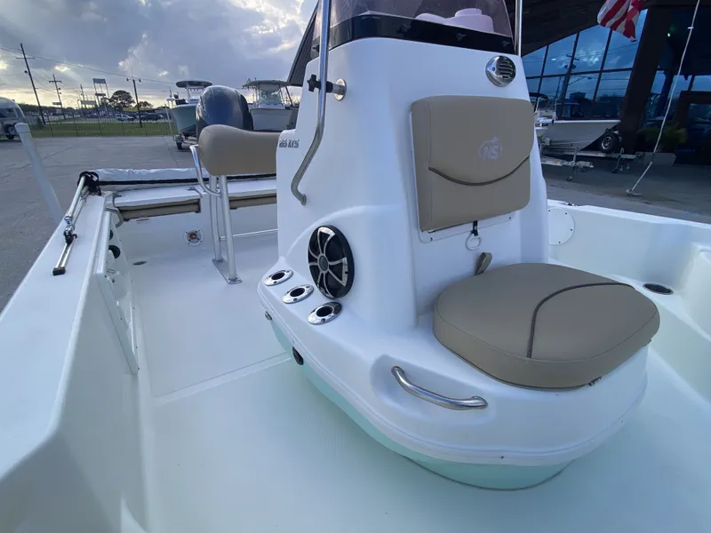 Slide: The Image of NauticStar 215 XTS 2018 - 7