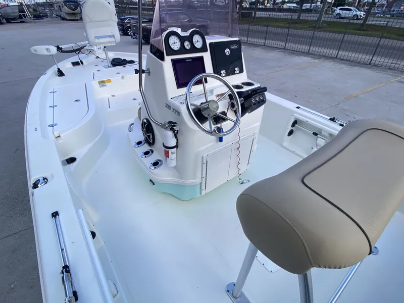 Slide: The Image of NauticStar 215 XTS 2018 - 9