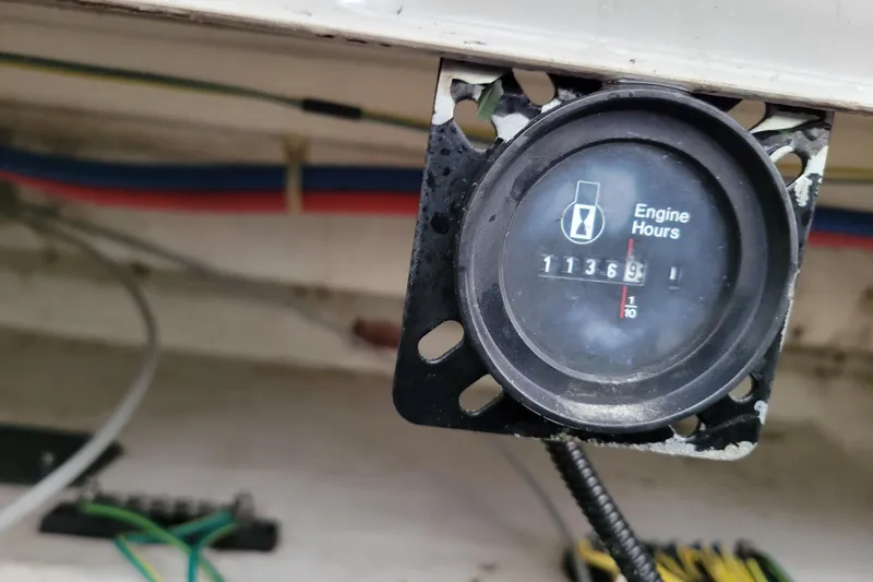 Slide: The Image of Interior view of a 2004 Bayliner 285 boat, featuring a white panel and fittings. - 31