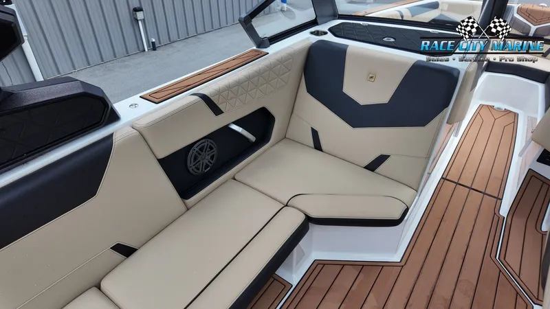 Slide: The Image of Nautique GS24 2025 - 12