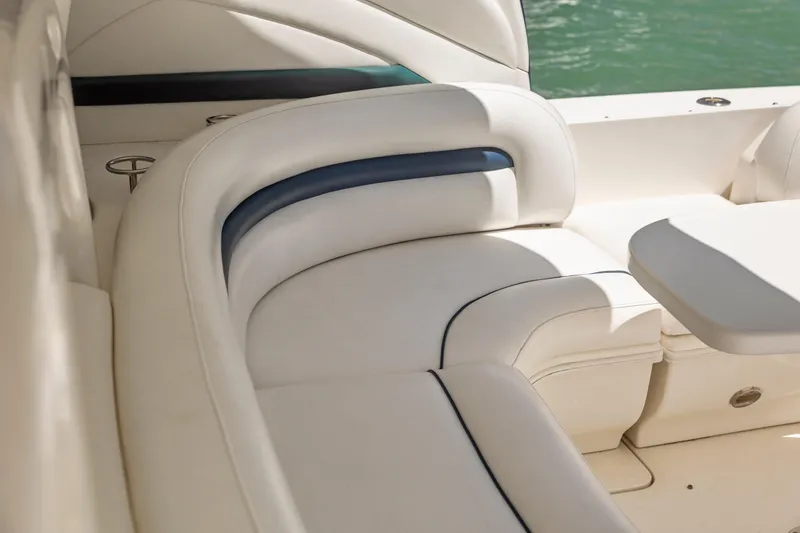Slide: The Image of Luxurious seating area on a 2004 Sea Ray 420 Sundancer yacht. - 18